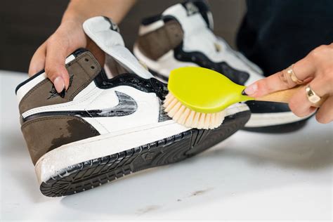 how to clean sneakers without washing